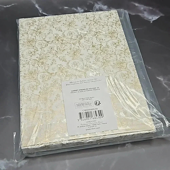 Christian Dior Carnet Premium Holiday 2023 Notebook - Picture 2 of 5